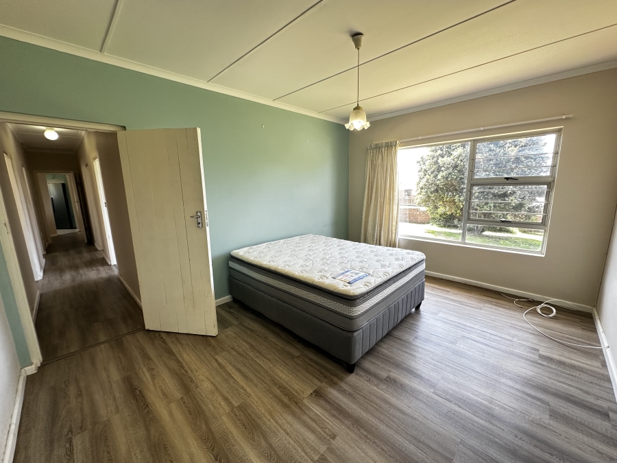 To Let 4 Bedroom Property for Rent in Winterstrand Eastern Cape